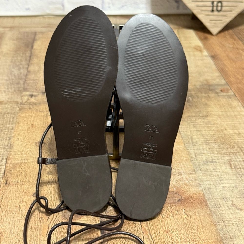 ZARA FLAT LEATHER SANDALS WITH DECORATIVE DETAIL - Picture 13 of 14